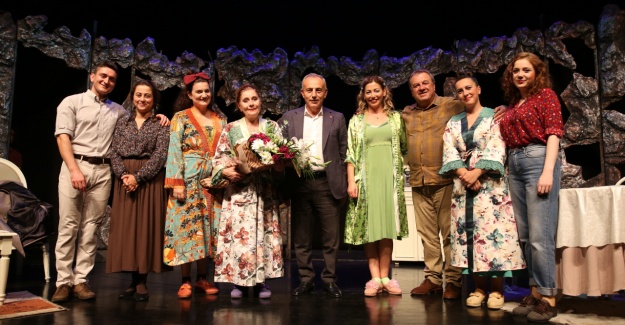 KÜÇÜKÇEKMECE’DE TİYATRO SEZONU AÇILDI