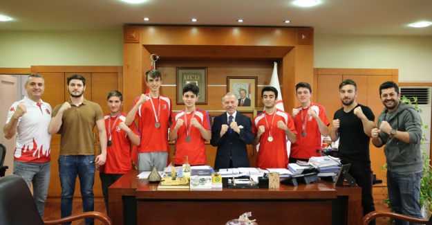 BAYRAMPAŞA BELEDİYESİ BOKS TAKIMINDAN BÜYÜK BAŞARI