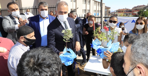 Sultangazi Yeşile Bürünüyor