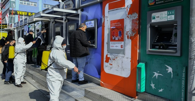 Esenyurt'ta toplu kullanım alanları dezenfekte ediliyor