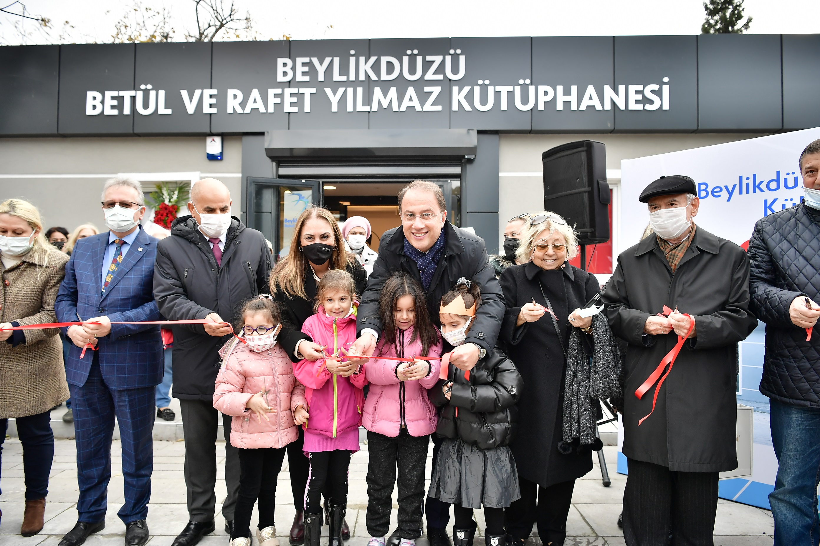 Beylikdüzü’nün dört bir yanı kütüphanelerle donatıldı