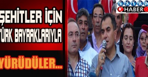 Şehitler için Türk bayraklarıyla yürüdüler