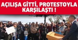 AÇILIŞA GİTTİ, PROTESTOYLA KARŞILAŞTI !