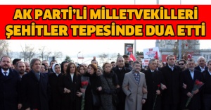 AK Parti’li milletvekilleri Şehitler Tepesinde dua etti