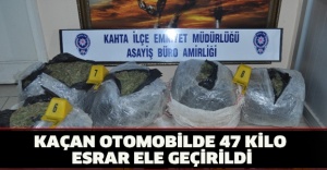 Kaçan otomobilde 47 kilo esrar ele geçirildi