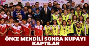 ÖNCE MENDİLİ SONRA KUPAYI KAPTILAR