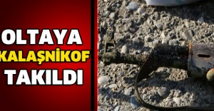 Oltaya Kalaşnikof takıldı