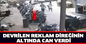 Devrilen reklam direğinin altında can verdi