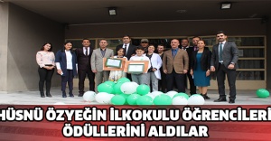 HÜSNÜ ÖZYEĞİN İLKOKULU ÖĞRENCİLERİ ÖDÜLLERİNİ ALDILAR