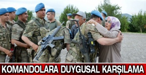 Komandolara duygusal karşılama