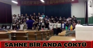 Sahne bir anda çöktü