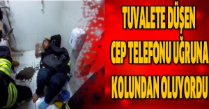 Tuvalete düşen cep telefonu uğruna kolundan oluyordu