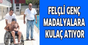 Felçli genç madalyalara kulaç atıyor