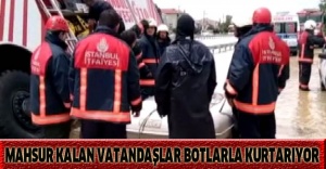 Mahsur kalan vatandaşlar botlarla kurtarıyor