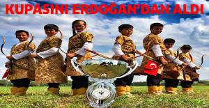 Kupasını Erdoğan’dan aldı