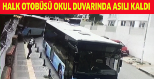 Halk otobüsü okul duvarında asılı kaldı