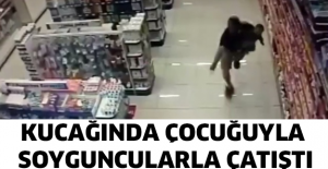 Kucağında çocuğuyla soyguncularla çatıştı