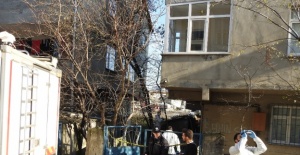 Bekar evinde çekiçli dehşet: 2 ölü 1 yaralı