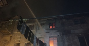 Beyoğlu’nda 3 katlı bina alev alev yandı