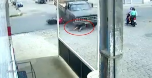 Kamyonetin altında kaldı