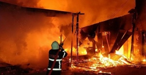 Samsun’da palet fabrikası alev alev yandı