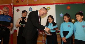 Başkan Aydın, öğrencilerin karne sevinçlerine ortak oldu