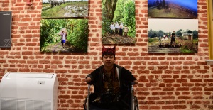Engelleri aştı fotoğrafçı oldu
