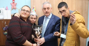 ESER'li gençlere doğum günü kutlaması