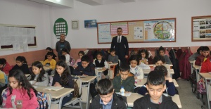 KİTAP OKUYAN ÖĞRENCİLERE YEMEK ZİYAFETİ