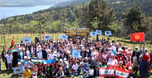 Dünya yetimleri Sultangazi’de fidan dikti