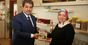Kitap Okuyan Annelere Ödül