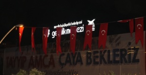 Erdoğan pankartlı davete kayıtsız kalmadı