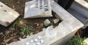 Mezar taşı altından uyuşturucu çıktı