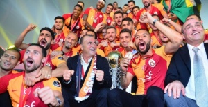 Şampiyon sahaya iniyor