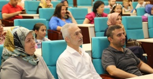 Çocukların Gösterisi Mest Etti