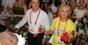 Dünya Festivali’ne yakışan kortej!