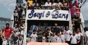 Suriyeli Çocukların Tekne Turu