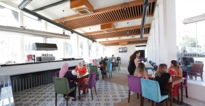 Bu Cafe Erkeklere Yasak
