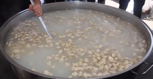 10 bin kişiye 2 ton mantı ikramı