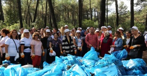 Ataşehirliler 10 Dakikada 1 Ton Çöp Topladı