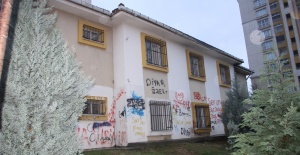 Harabe sağlık ocağı tehlike saçıyor