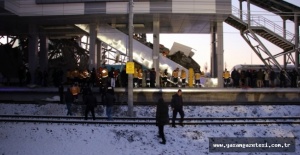 Ankara'da yüksek hızlı tren banliyö treni ile çarpıştı