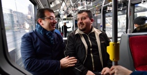 METROBÜSTE OTURARAK DERTLEŞTİLER