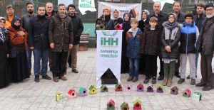Öğrencilerden Kuşlara Yuva