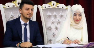 Bağcılar’da 5 dakikada bir kıyılan nikahla 47 çift dünya evine girdi..