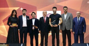 Engelsiz Mikrofon Radyo Ödülleri görkemli bir törenle sahiplerini buldu”