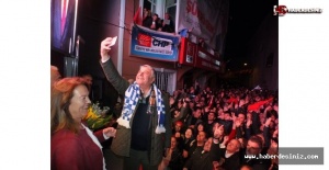Şükrü Genç’in seçim zaferi selfisi..!