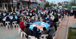 Karaağaç mahallesi sakinleri iftar sofrasının bereketini paylaştı