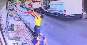 İkinci Kattan Düşen Bebeği Havada Yakaladı