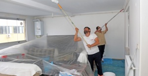 Ataşehir’de Engellilerin Evleri Ücretsiz Boyanıyor